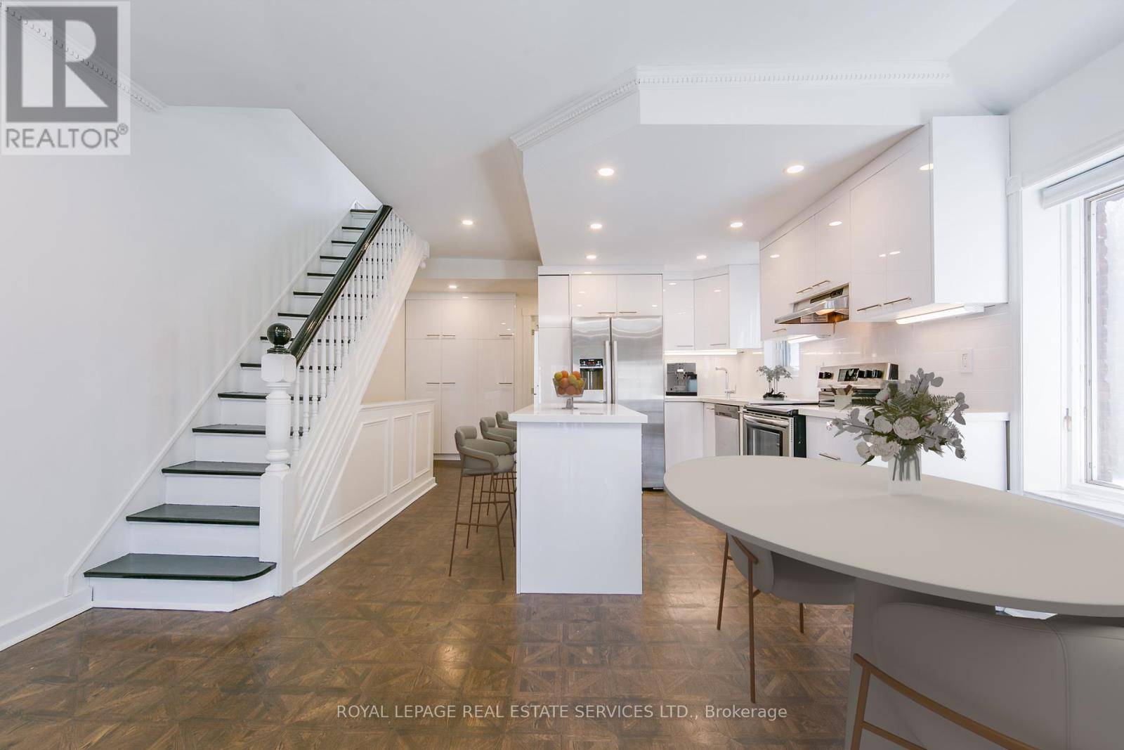 Toronto (annex), ON M5R1V3,59 DUPONT STREET