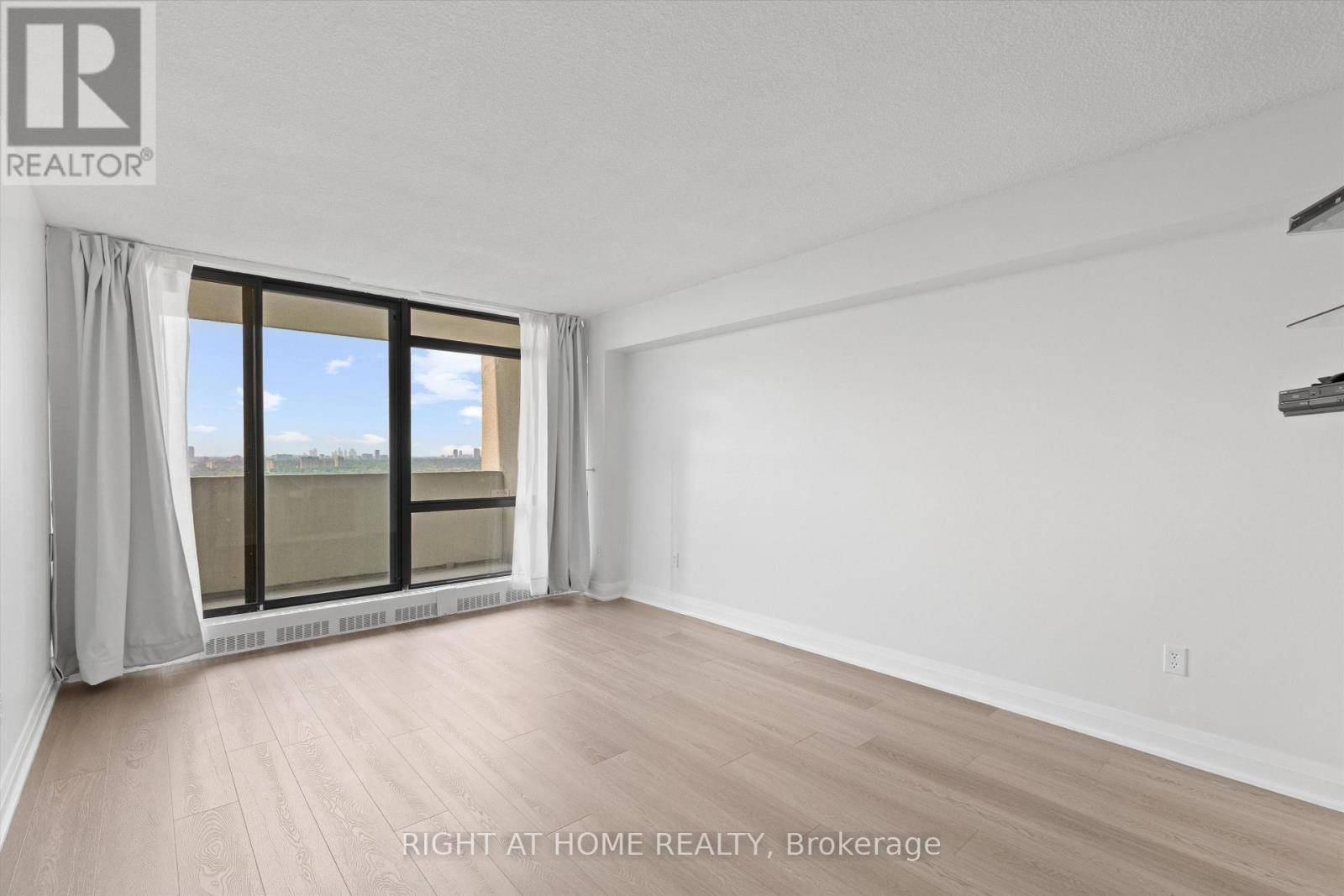 Toronto (don Valley Village), ON M2J4X7,3300 Don Mills RD #2209