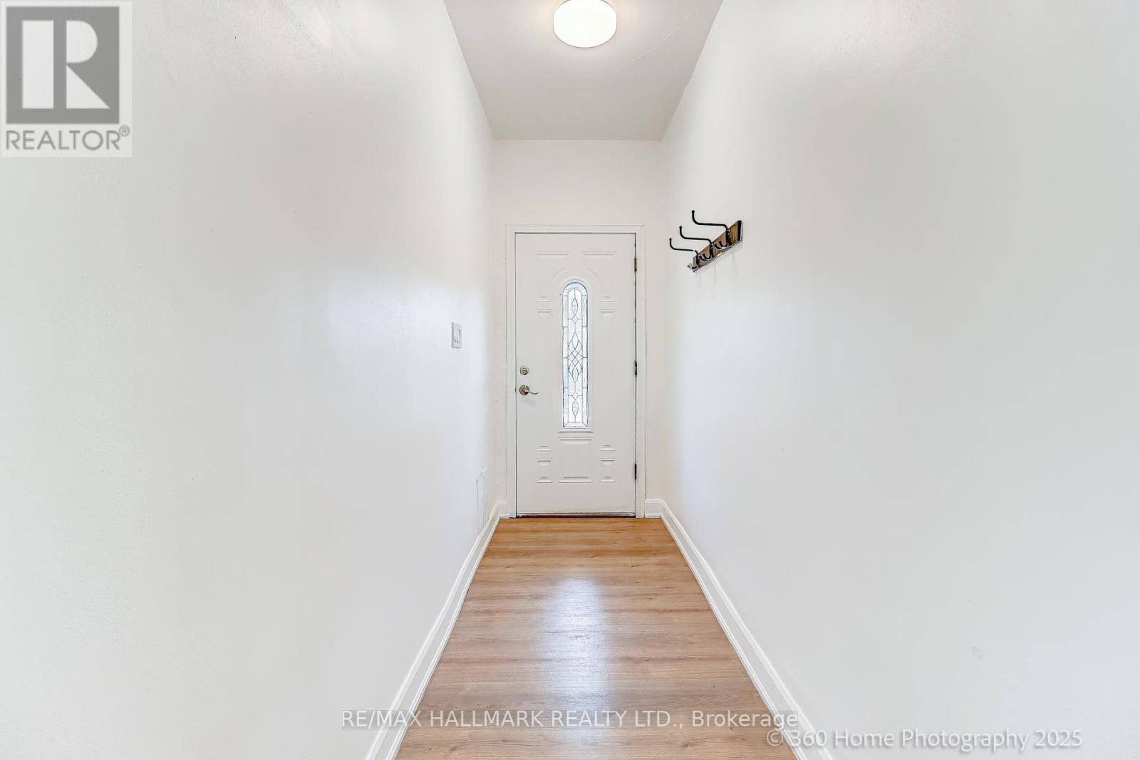 Toronto (oakwood Village), ON M6E1H2,18 CONWAY AVENUE