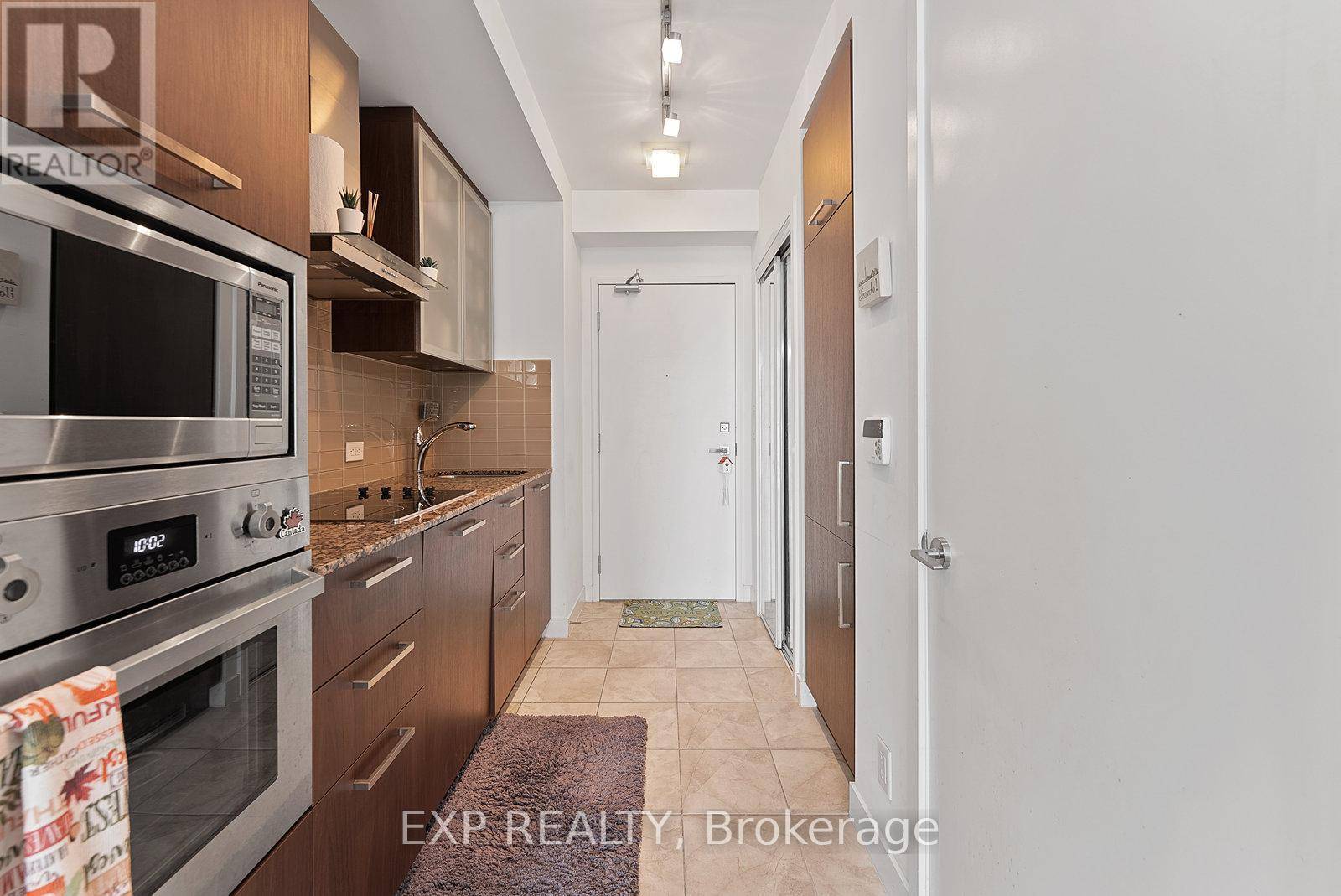 Toronto (waterfront Communities), ON M5J0B1,14 York ST #3702