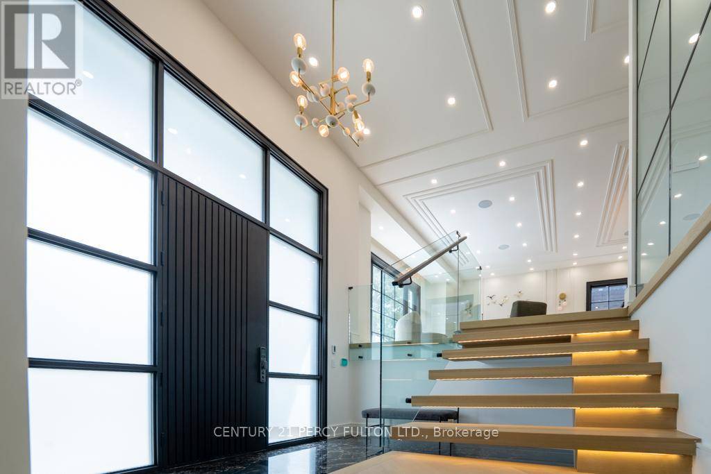 Toronto (newtonbrook West), ON M2M1K6,210 HOMEWOOD AVENUE