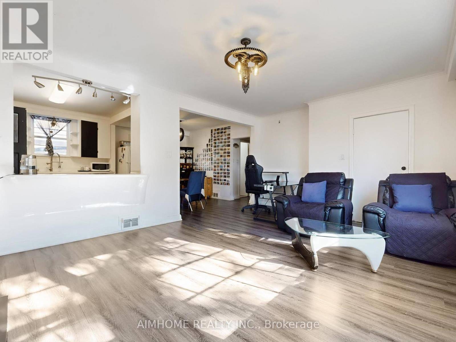 Toronto (newtonbrook West), ON M2M1S1,61 TALBOT ROAD