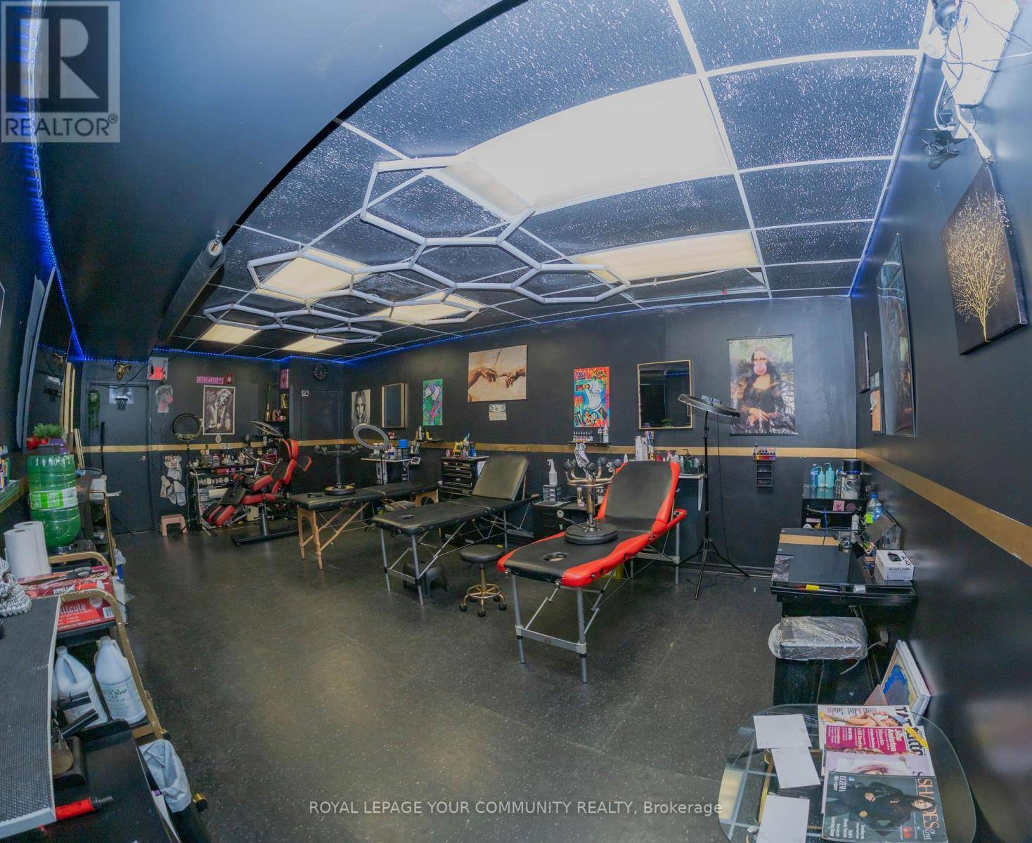 Toronto (palmerston-little Italy), ON M6G1M1,821A BLOOR STREET