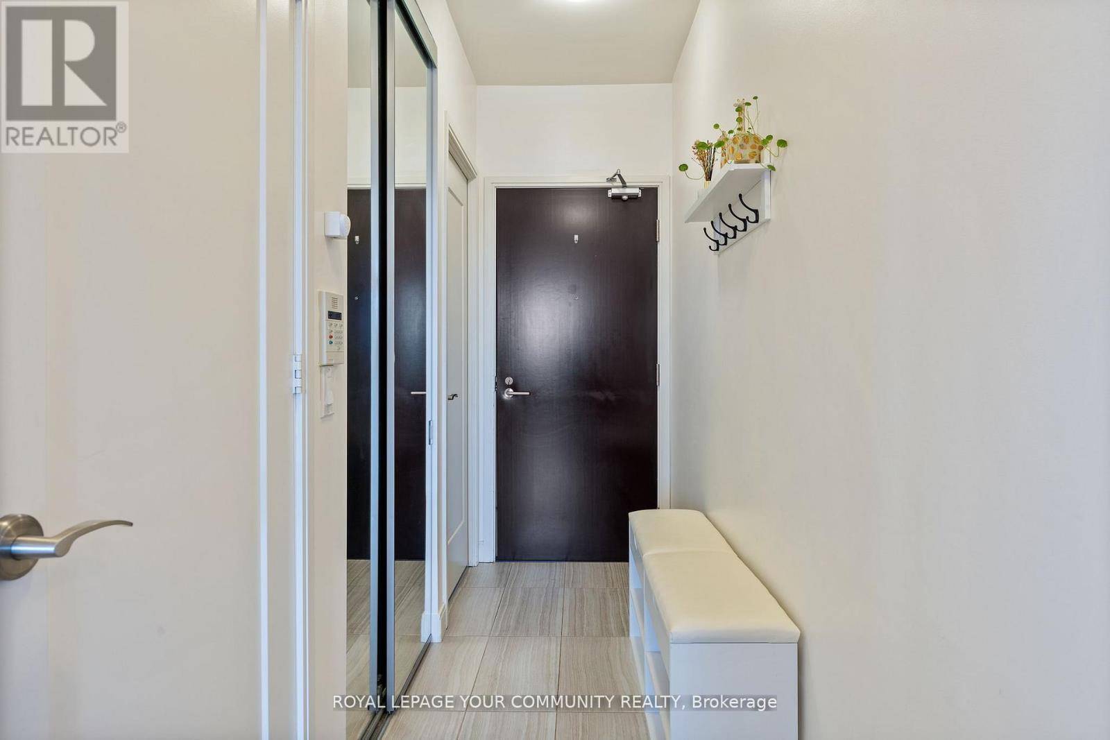 Toronto (rosedale-moore Park), ON M4W3Z4,825 Church ST #611