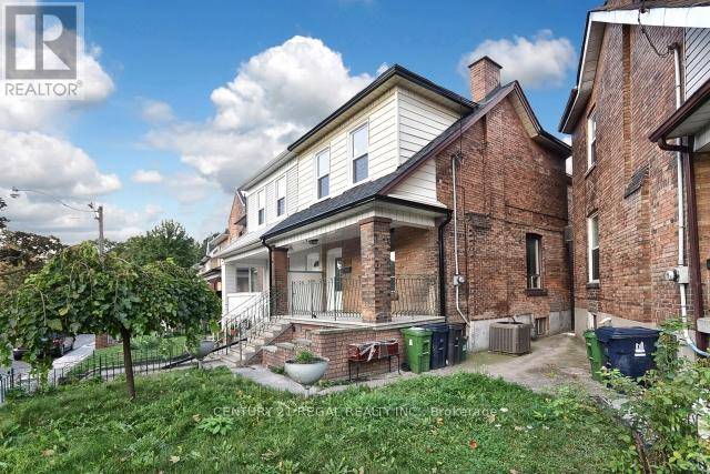 Toronto (palmerston-little Italy), ON M6G3G8,300 MONTROSE AVENUE