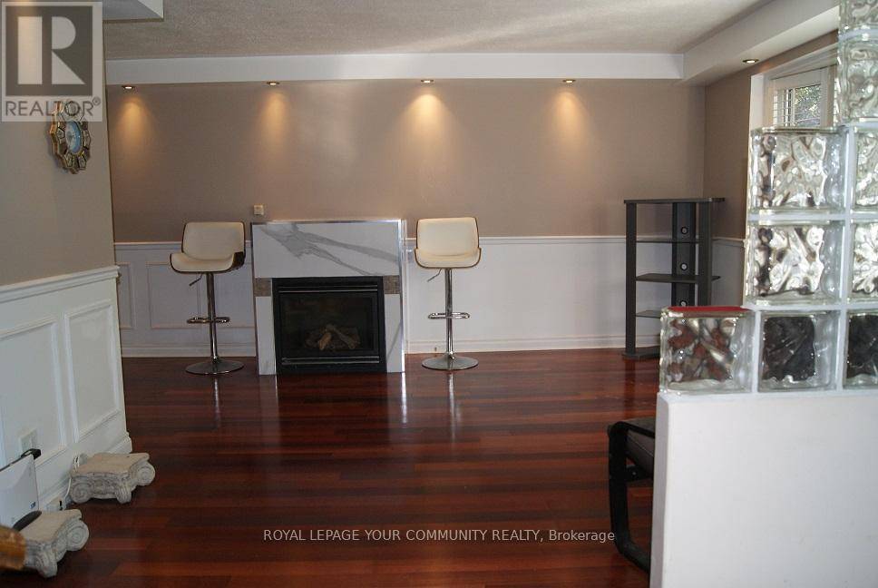 Toronto (hillcrest Village), ON M2H1V7,56 WILLESDEN ROAD