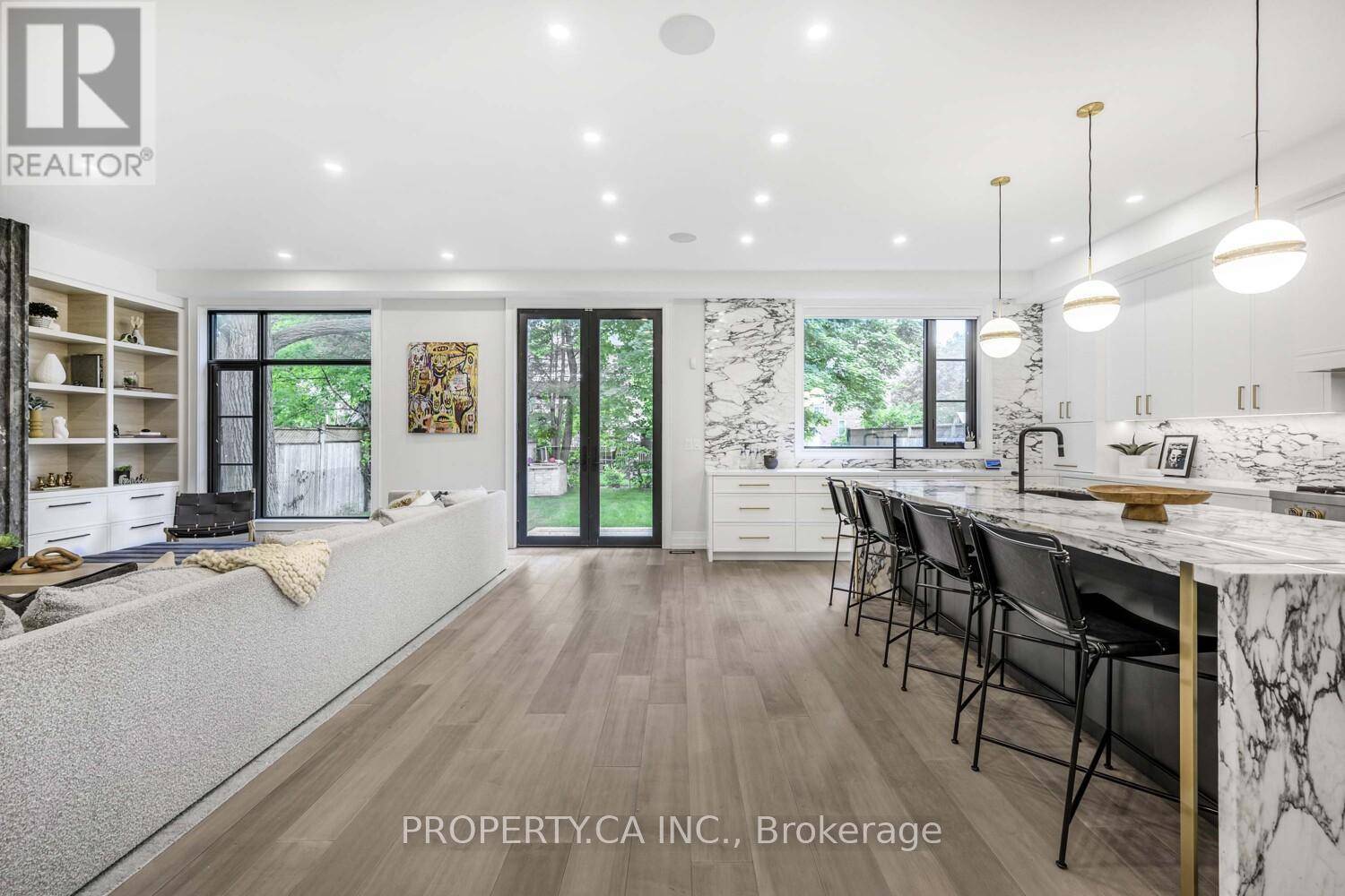 Toronto (englemount-lawrence), ON M6A2H9,8 MANOR HAVEN ROAD