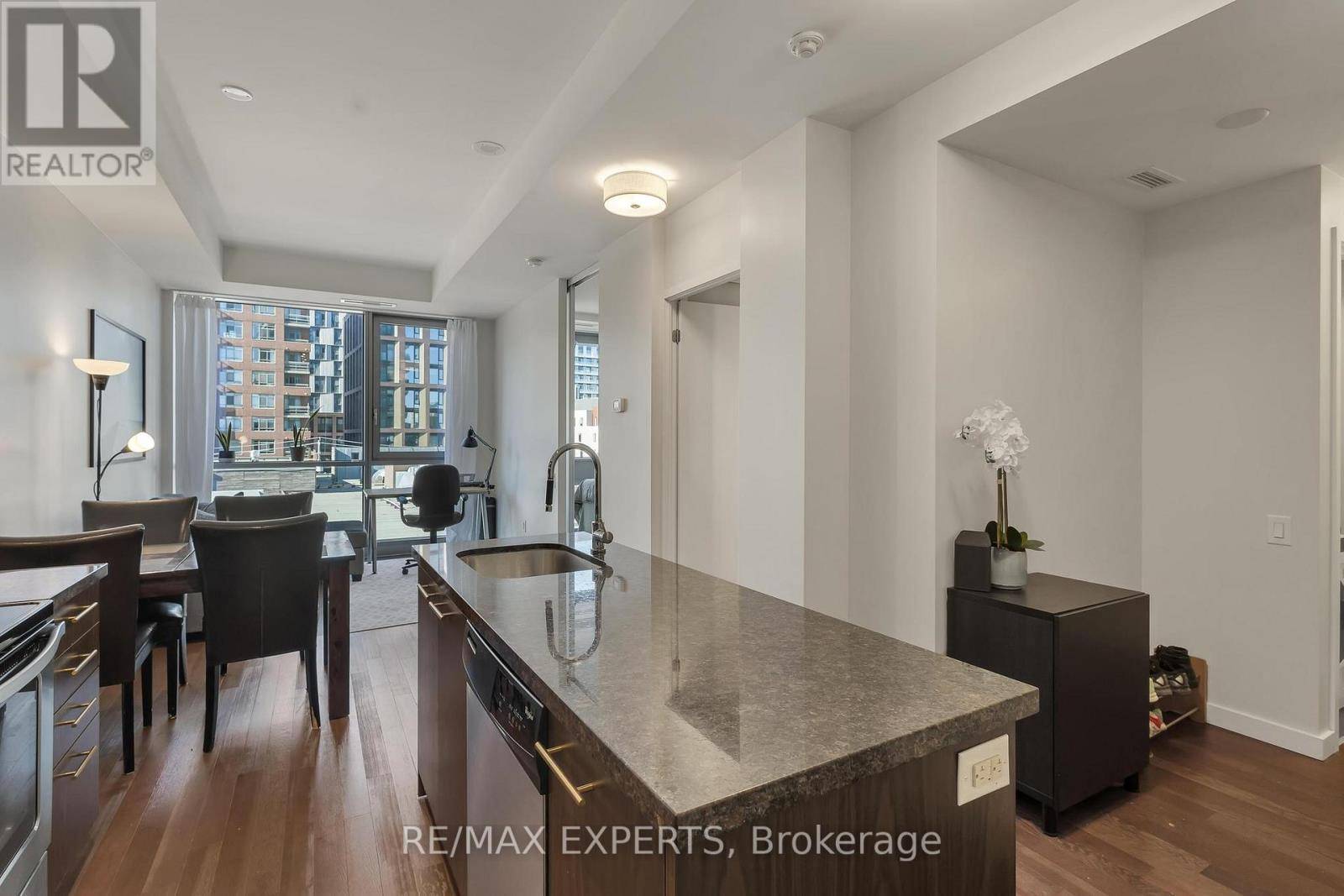 Toronto (waterfront Communities), ON M5A3L7,390 Cherry ST #302