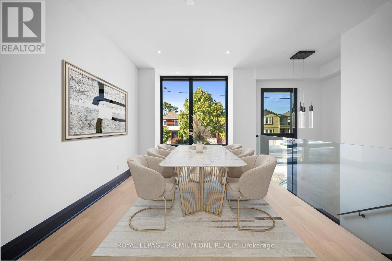 Toronto (englemount-lawrence), ON M6B1Z8,683 GLENCAIRN AVENUE