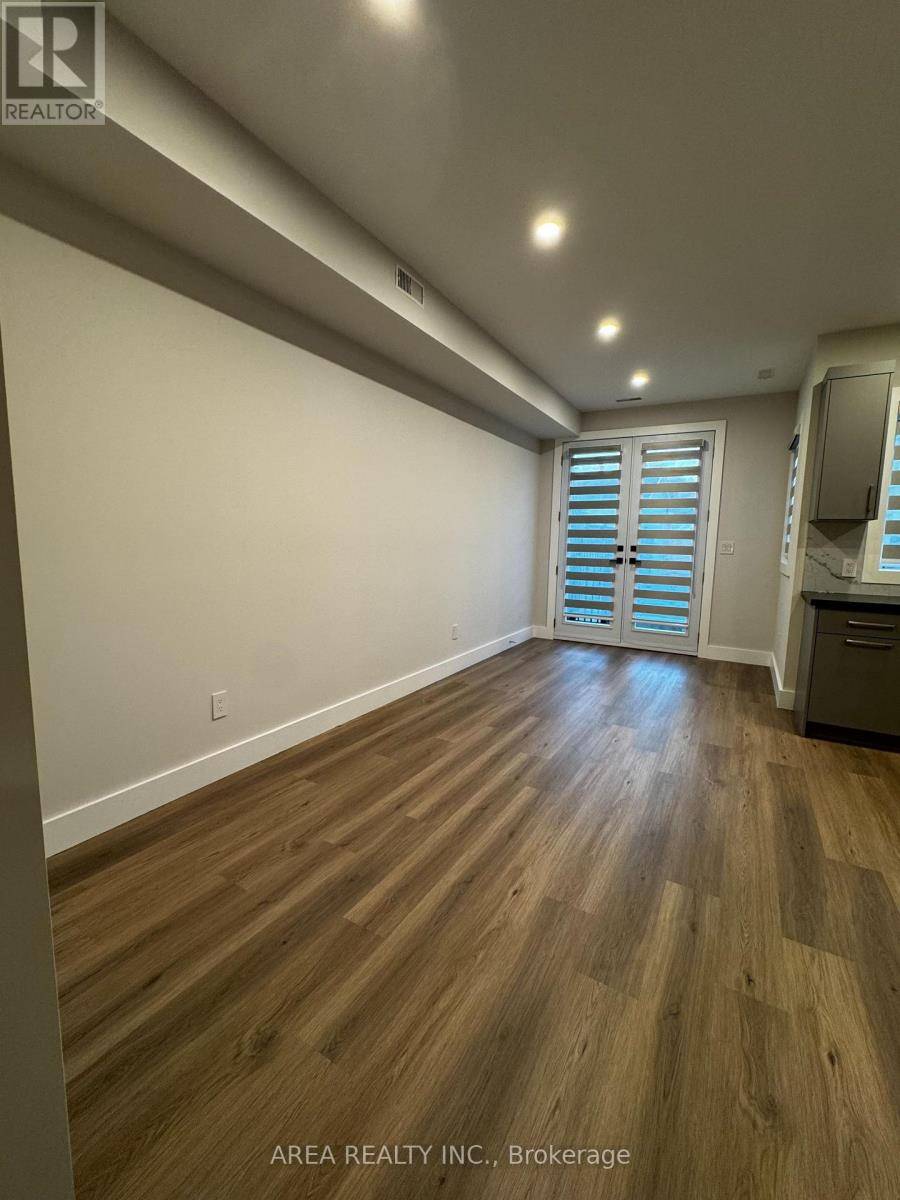 Toronto (oakwood Village), ON M6E3L4,501 Northcliffe BLVD #Main