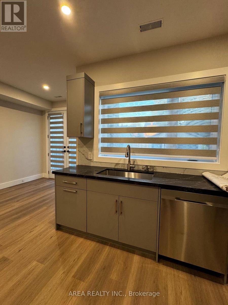 Toronto (oakwood Village), ON M6E3L4,501 Northcliffe BLVD #Main