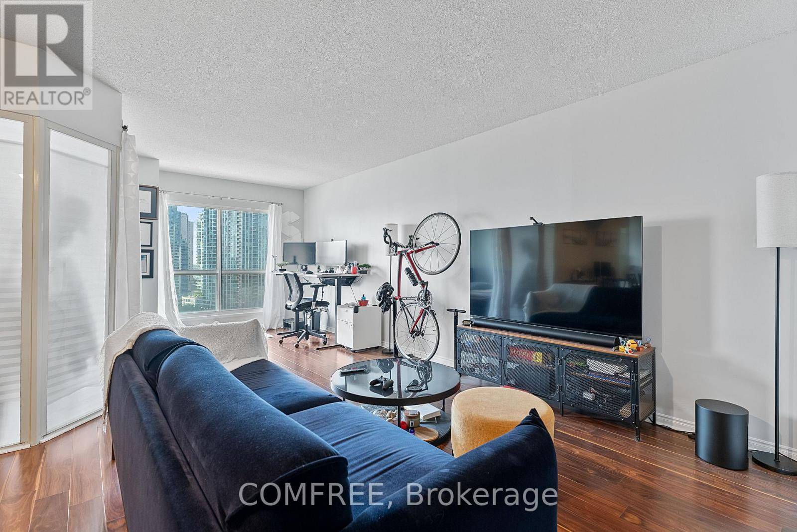 Toronto (waterfront Communities), ON M5E1W5,25 The Esplanade #1519