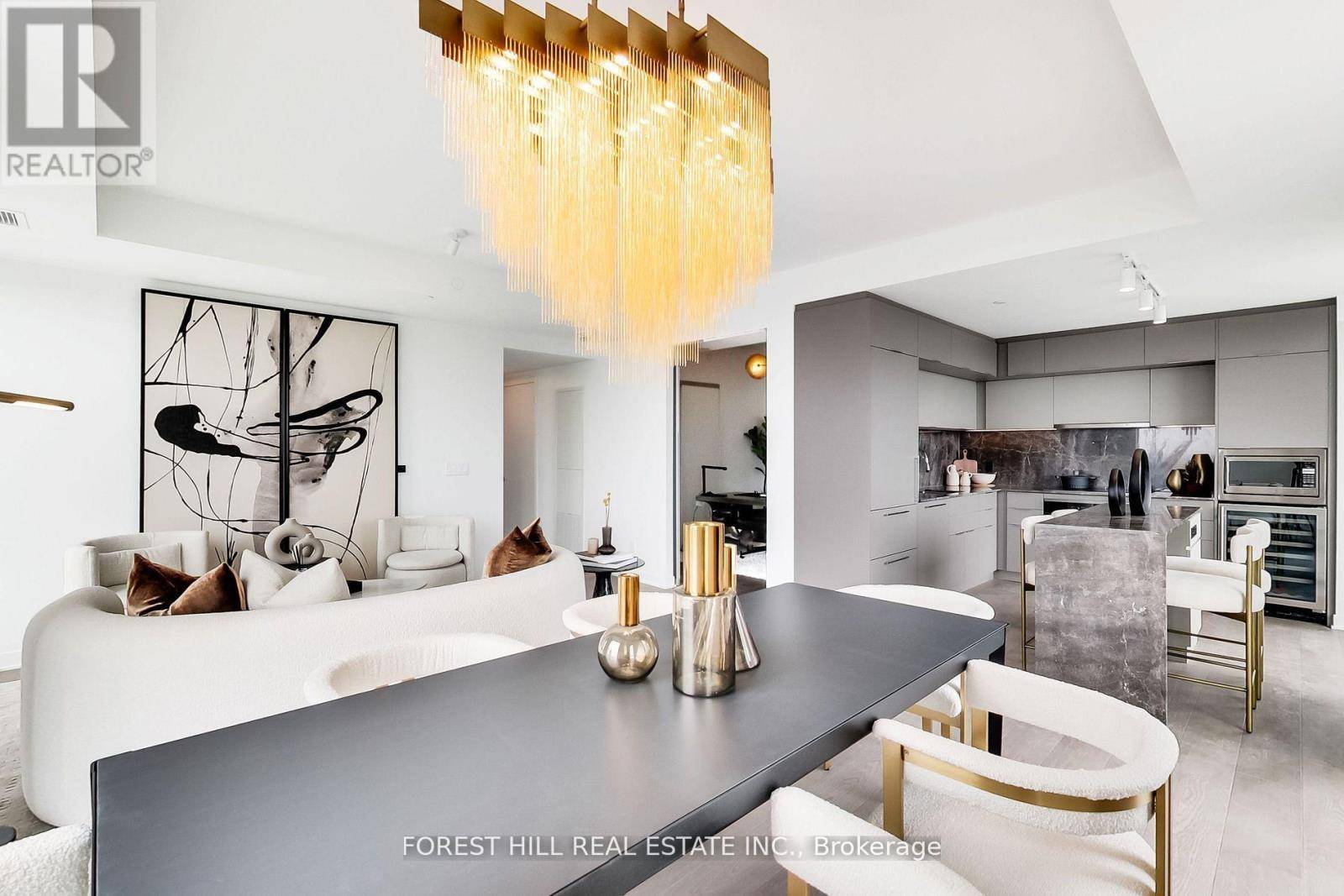 Toronto (oakwood Village), ON M6C0A5,185 Alberta AVE #807