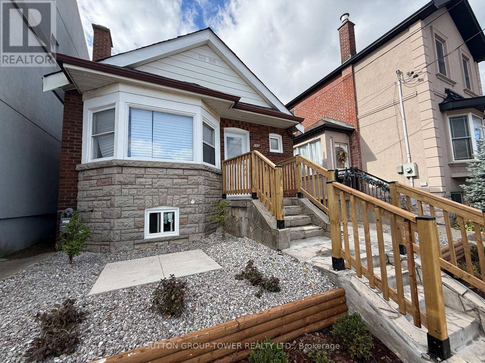 Toronto (oakwood Village), ON M6E2X8,598 OAKWOOD AVENUE