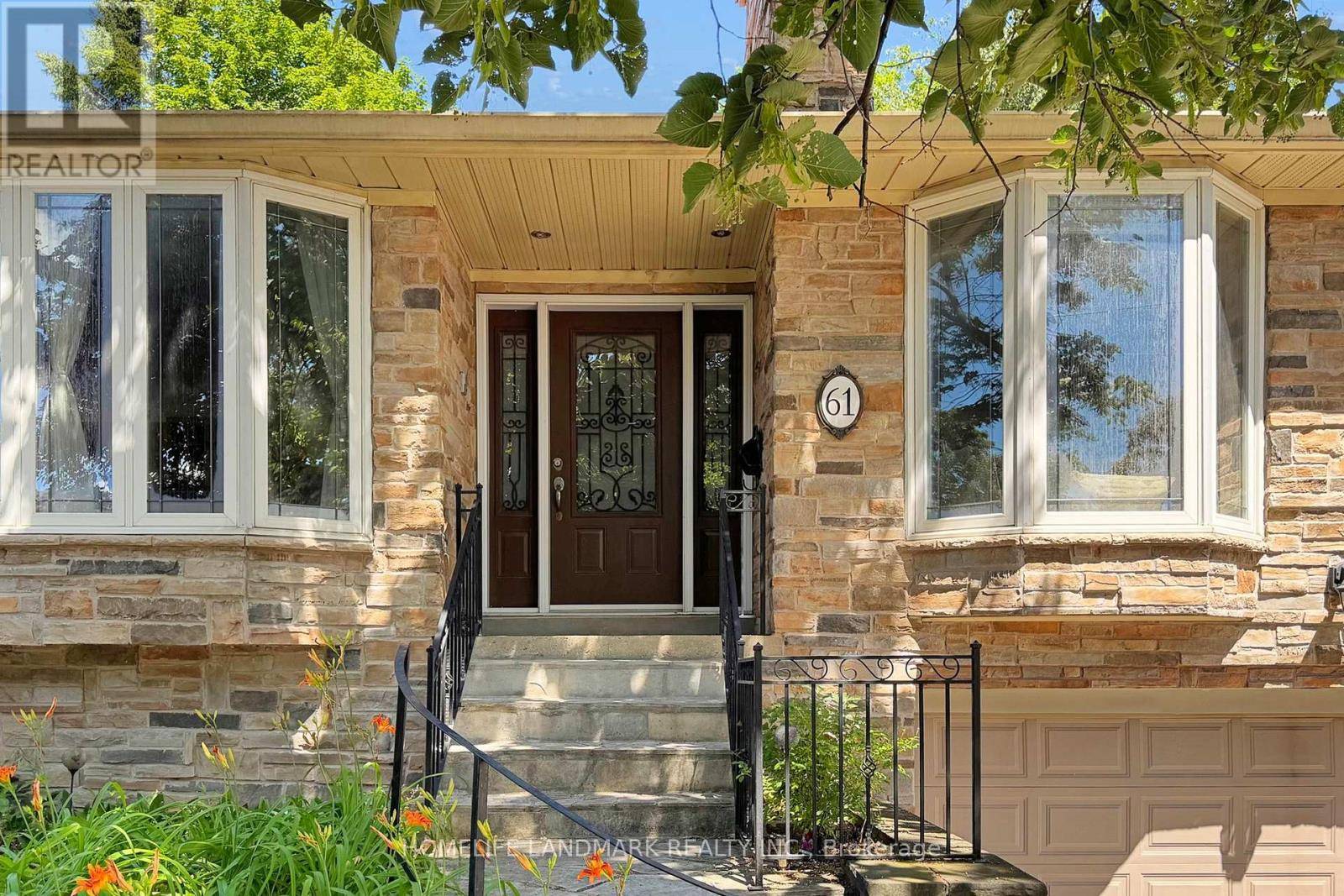 Toronto (bayview Village), ON M2K1K9,61 WHITTAKER CRESCENT