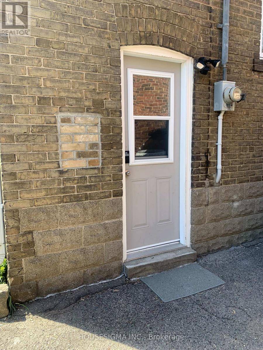 Toronto (bedford Park-nortown), ON M5M1B4,324 LAWRENCE AVENUE W