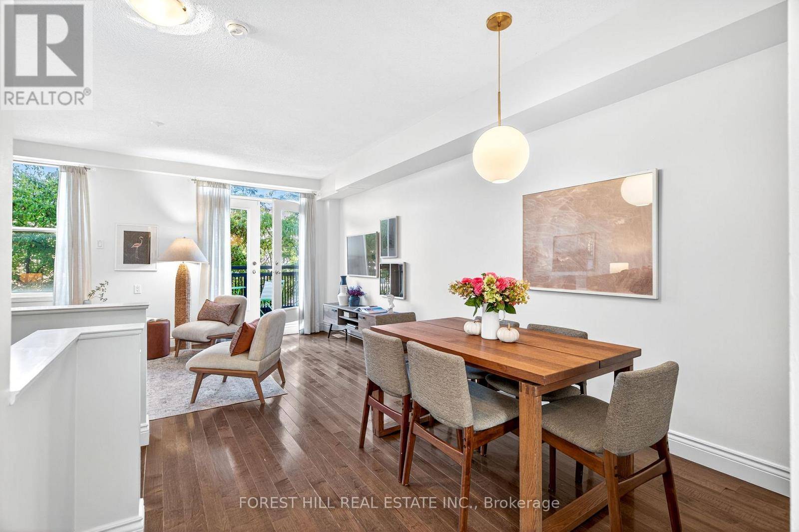 Toronto (trinity-bellwoods), ON M6J1R5,55 Halton ST #103