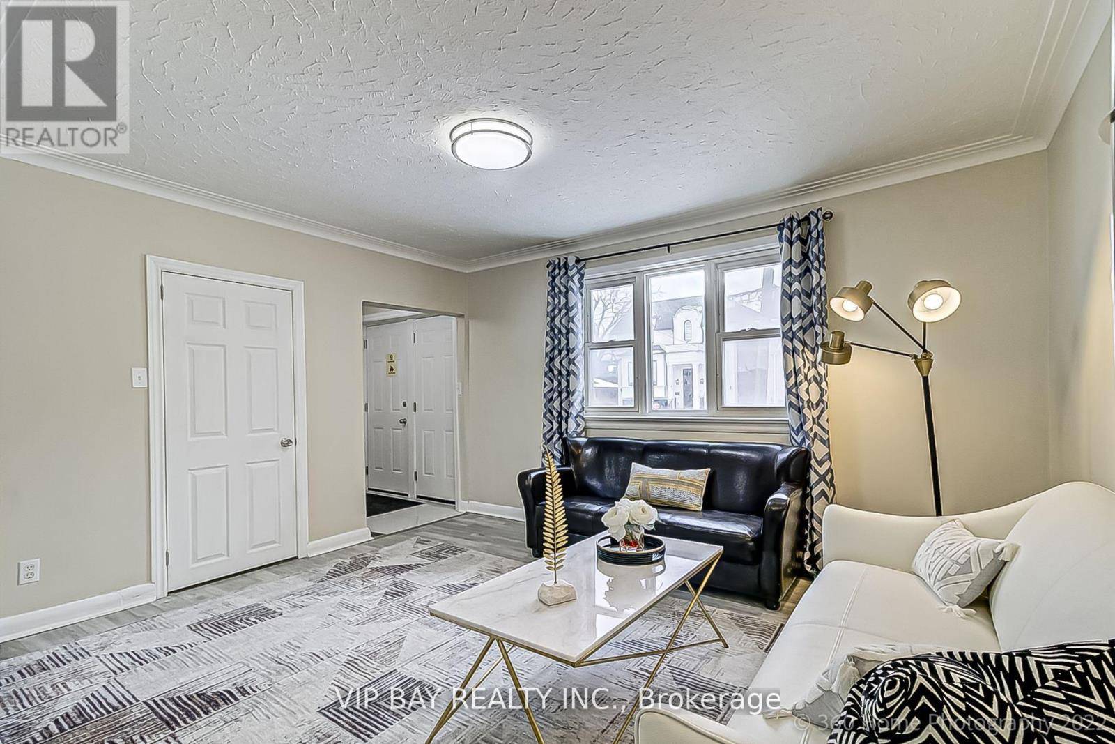 Toronto (newtonbrook East), ON M2M2T9,52 ATHABASKA AVENUE