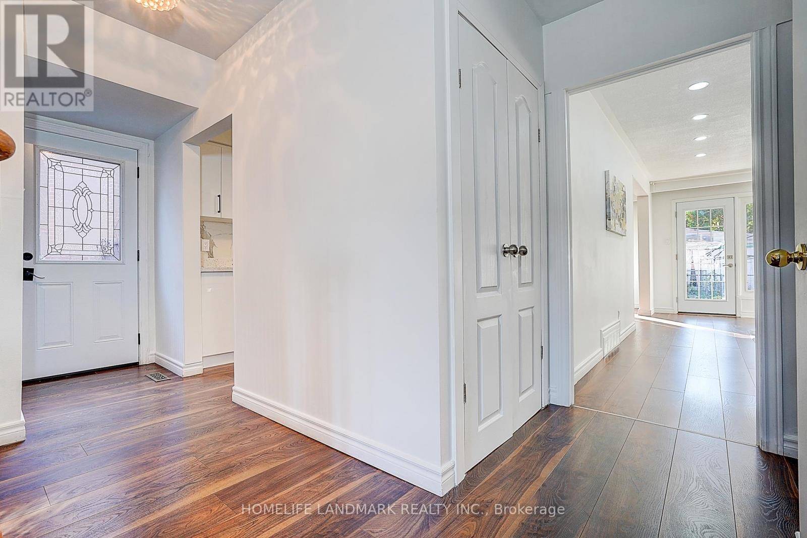 Toronto (newtonbrook West), ON M2M1P7,104 TANJOE CRESCENT