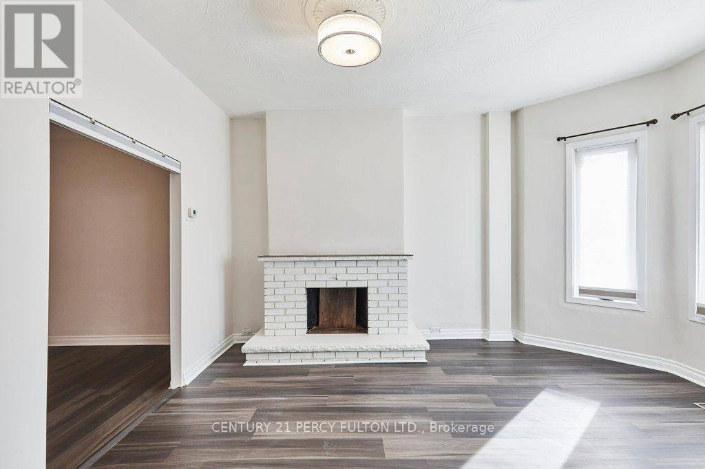 Toronto (palmerston-little Italy), ON M6G3L4,471 SHAW STREET