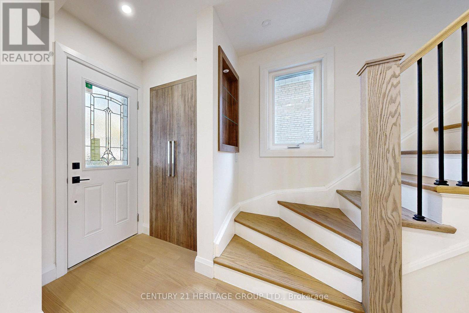 Toronto (bedford Park-nortown), ON M5M2A4,547 MELROSE AVENUE