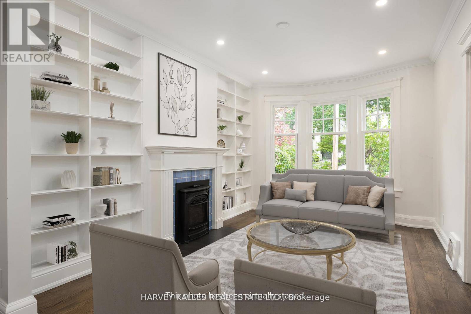 Toronto (casa Loma), ON M4V1C4,211 COTTINGHAM STREET