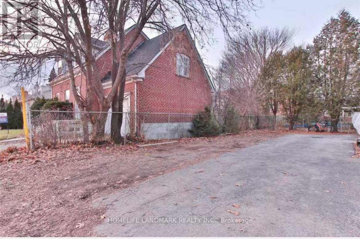 Toronto (bedford Park-nortown), ON M5M1B7,360 LAWRENCE AVENUE W