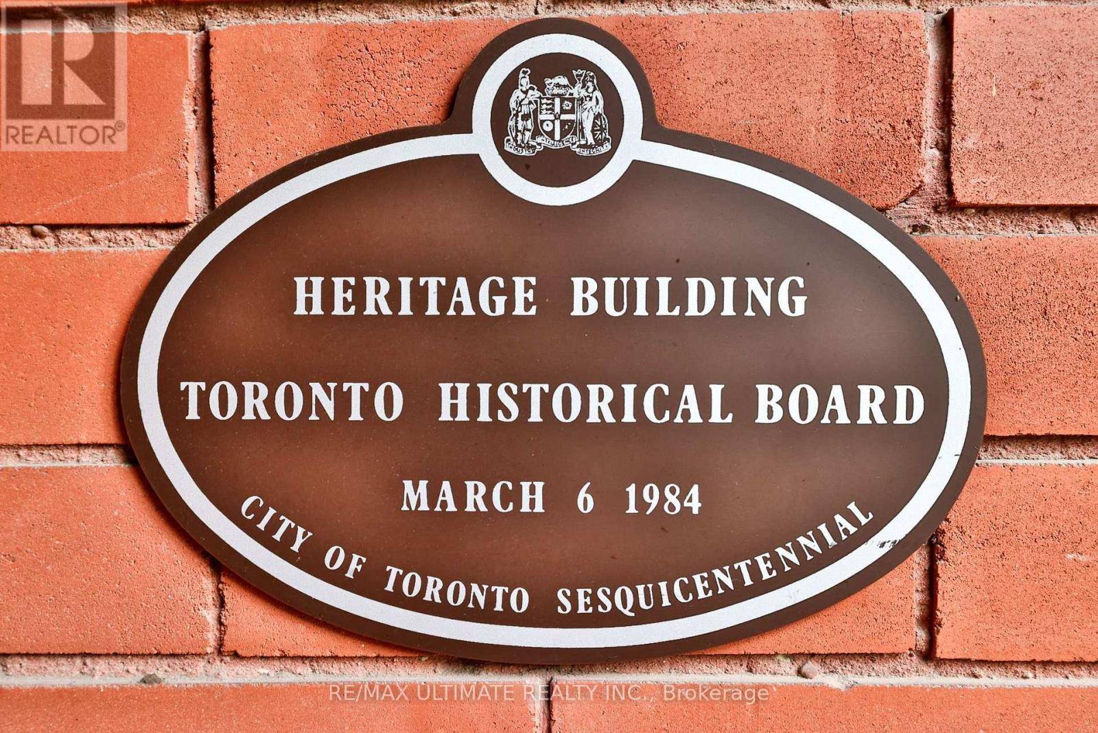 Toronto (yonge-st. Clair), ON M5R1W7,39 MACPHERSON AVENUE