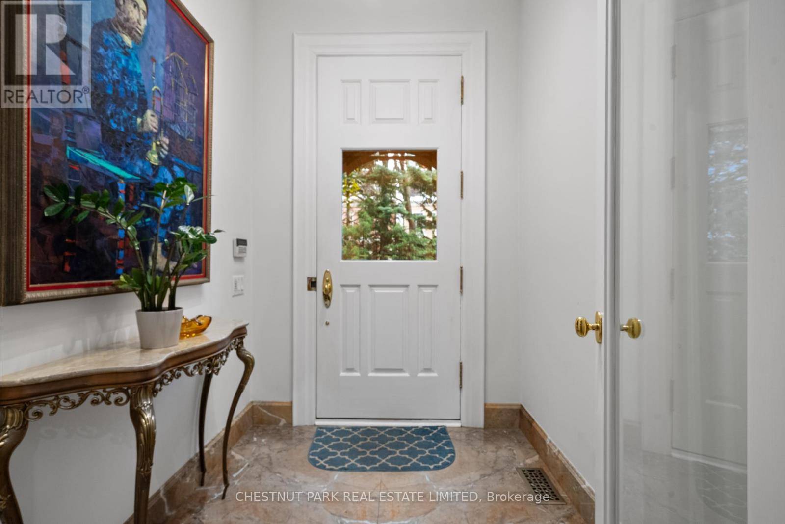 Toronto (annex), ON M5R1C6,46 LOWTHER AVENUE