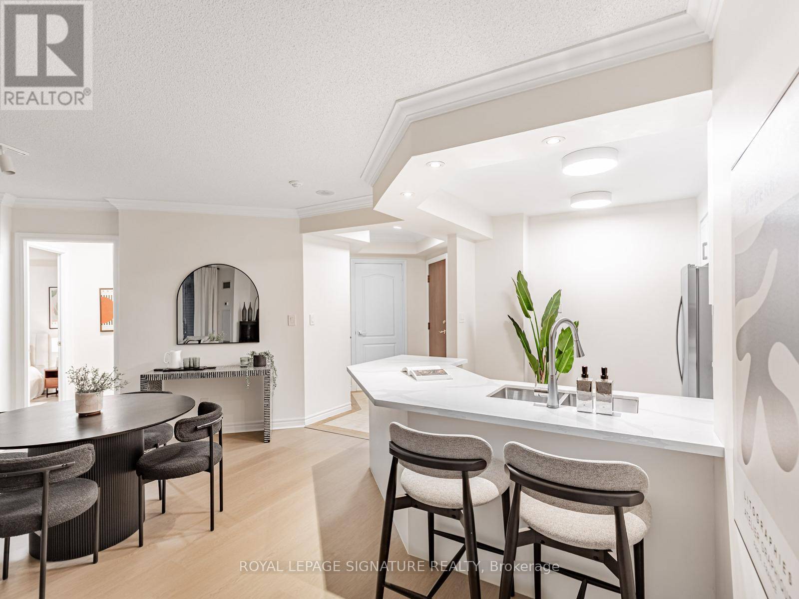 Toronto (st. Andrew-windfields), ON M2P2H1,28 William Carson CRES #219