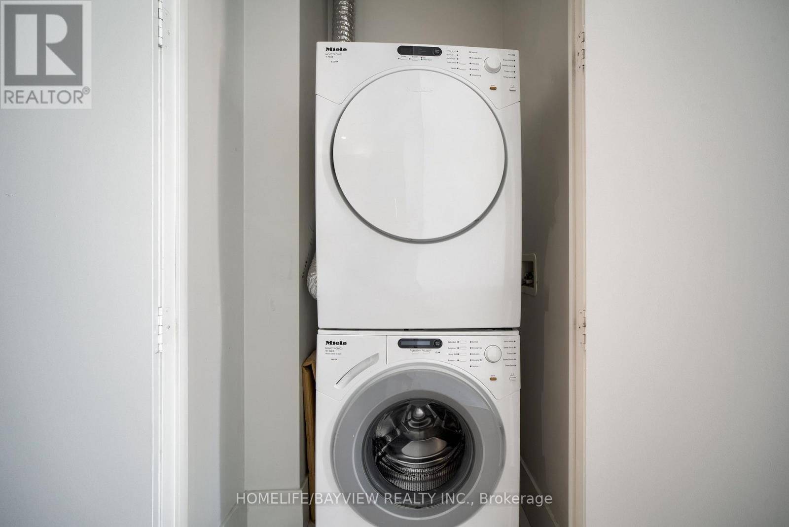 Toronto (waterfront Communities), ON M5E0A5,39 Queens Quay East #308