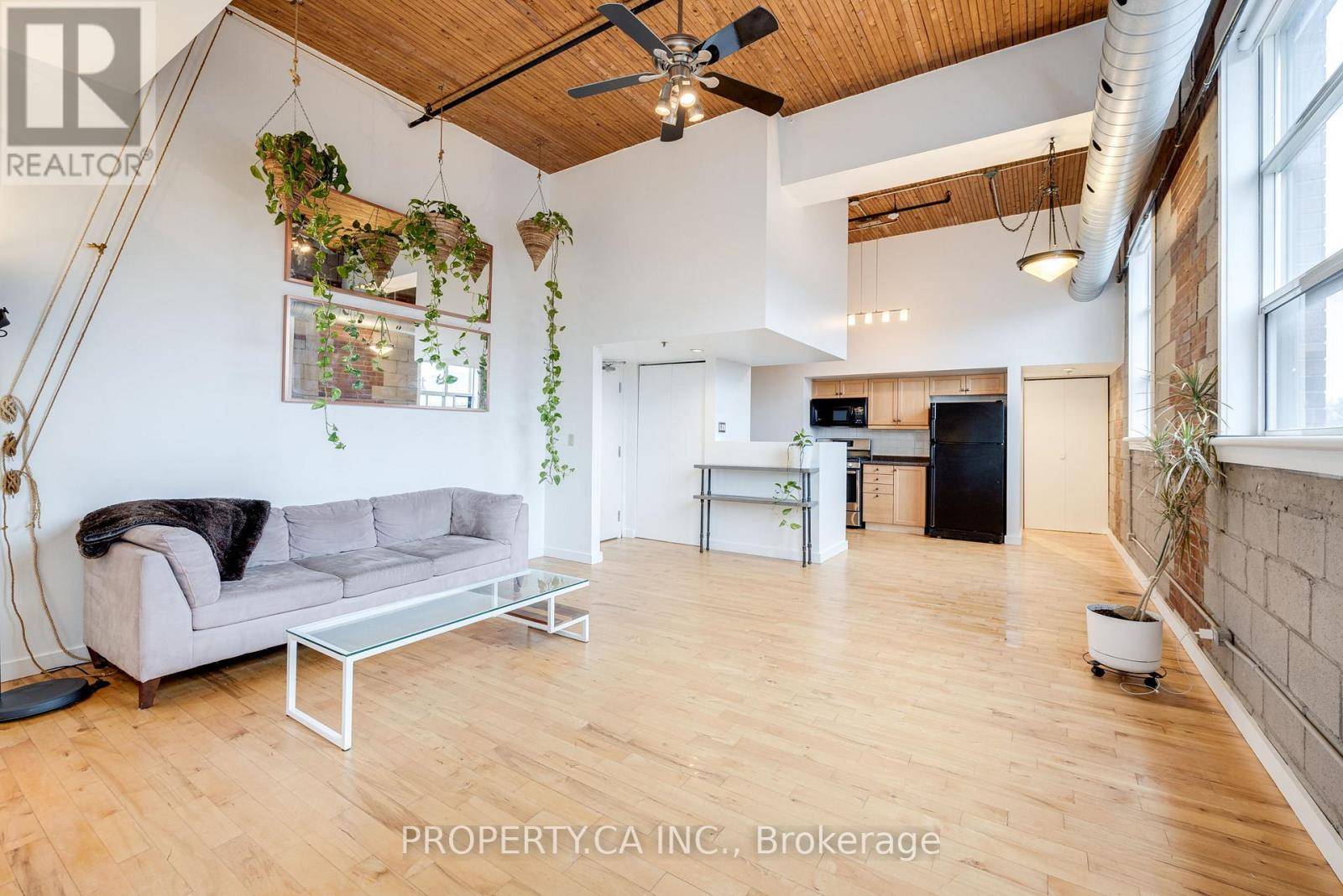 Toronto (regent Park), ON M5A1T4,426 Queen ST East #403