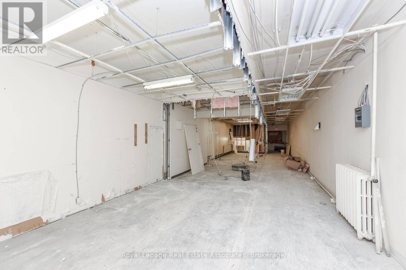 Toronto (bay Street Corridor), ON M4Y2B6,SECOND AND THIRD LEVEL - 756 YONGE STREET