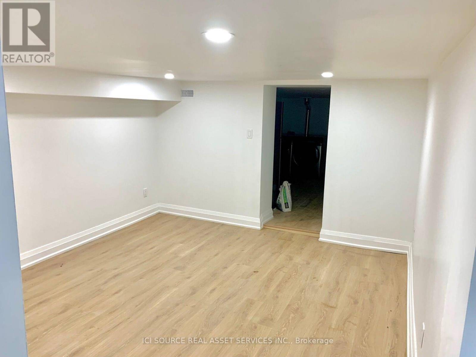 Toronto (kensington-chinatown), ON M5T2B6,157 Huron ST #3