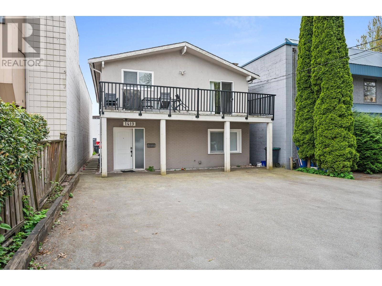 North Vancouver, BC V7J1G1,1419 RUPERT STREET