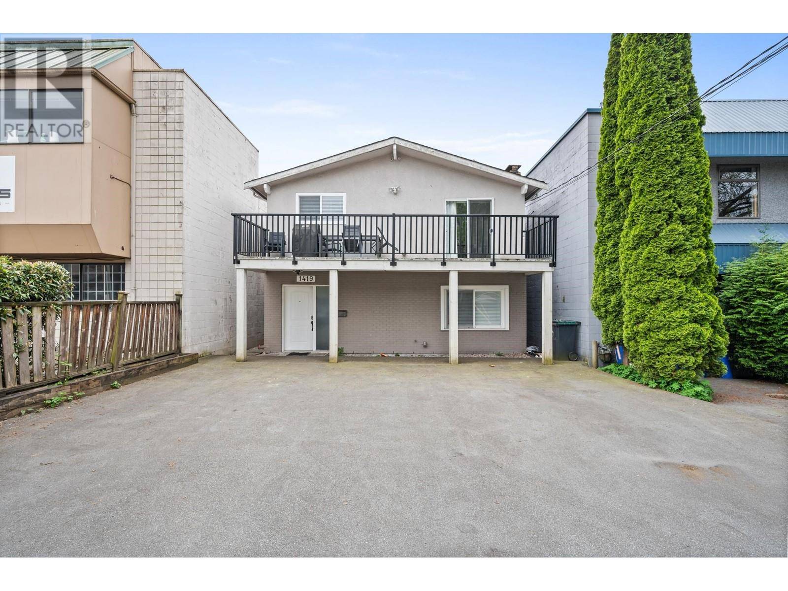 North Vancouver, BC V7J1G1,1419 RUPERT STREET