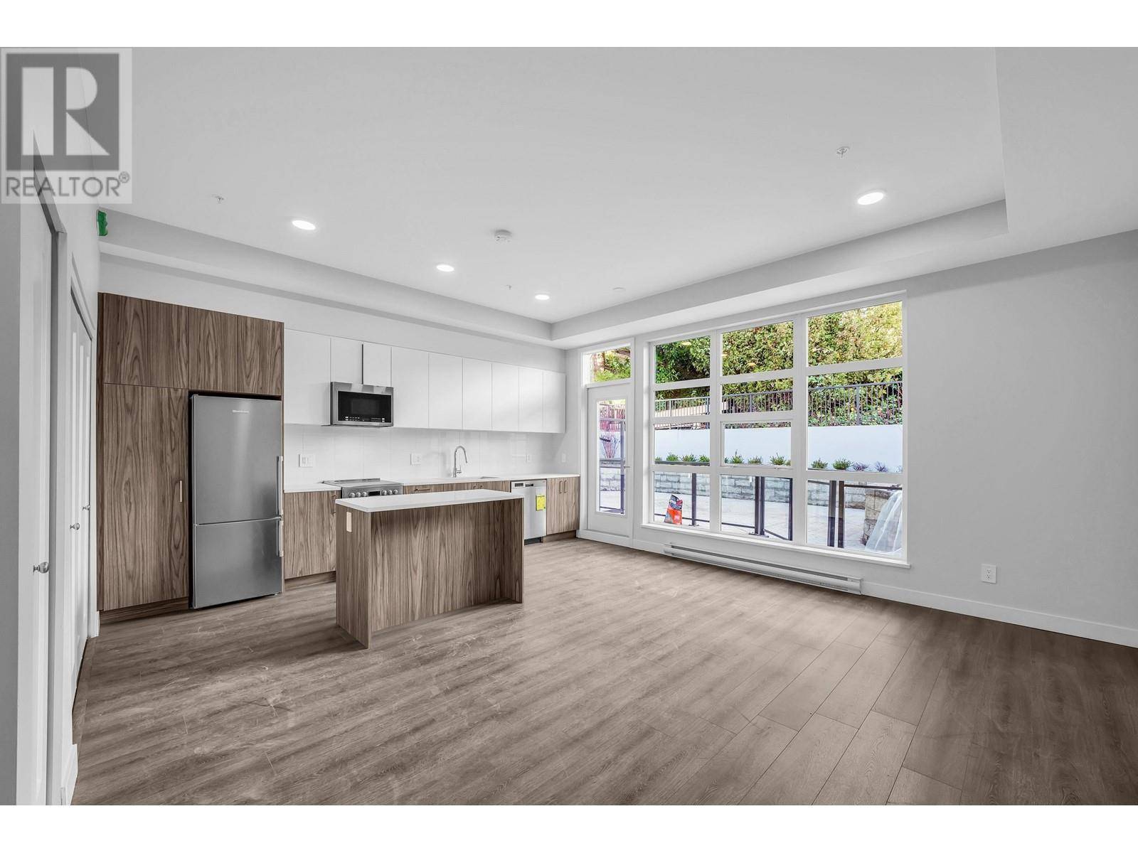 Burnaby, BC V5B1R2,395 ELLESMERE AVE #208