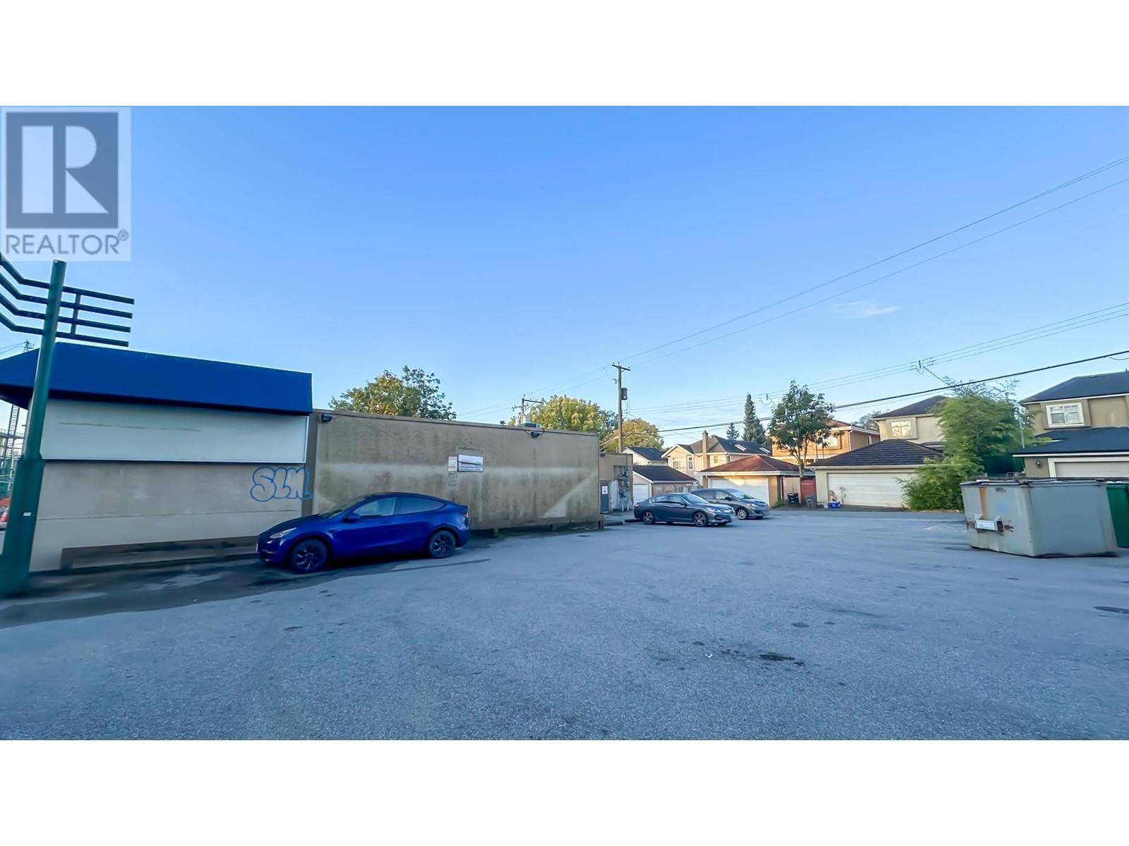Vancouver, BC V6P4A8,8265 OAK STREET