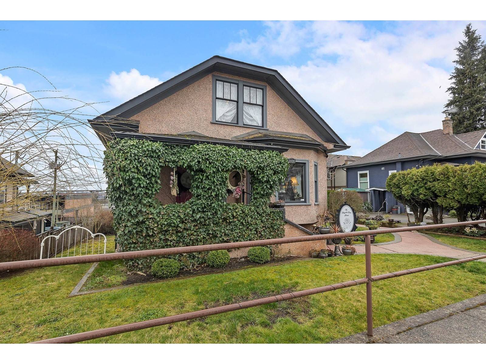 Mission, BC V2V1J8,33026 2 AVENUE