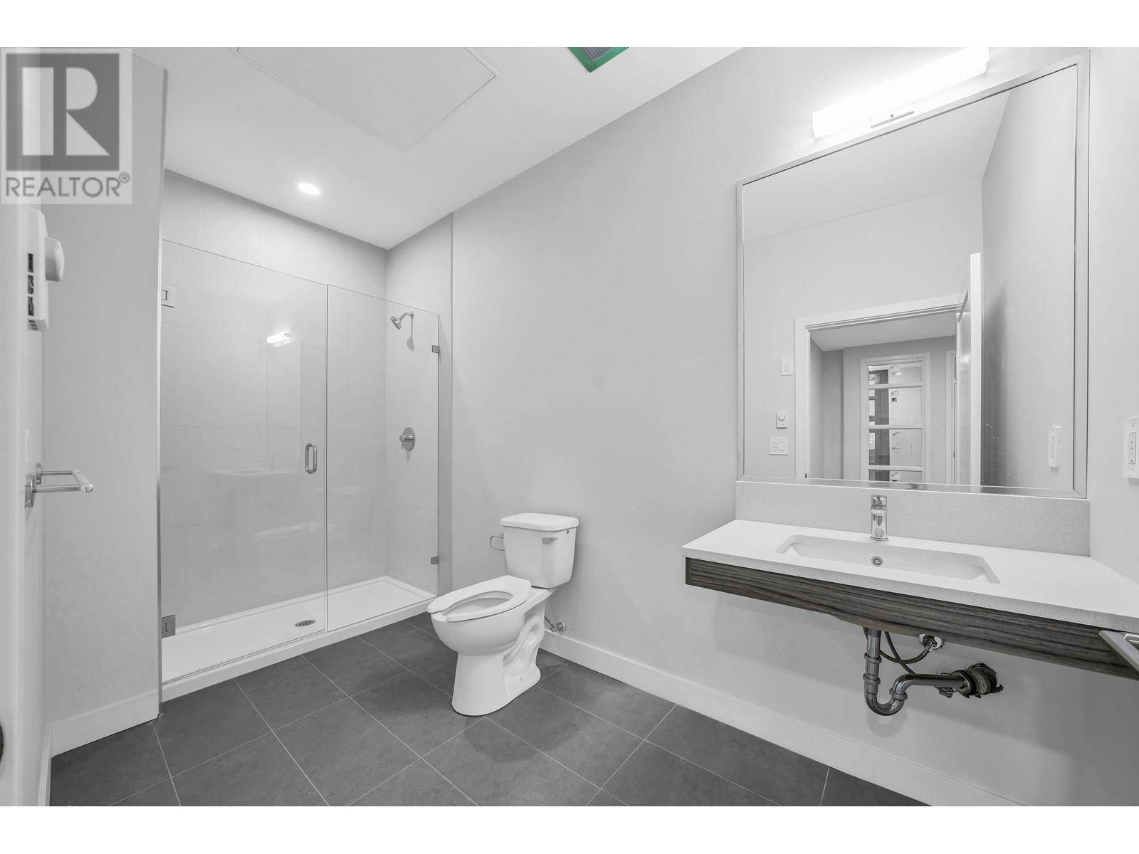 Burnaby, BC V5B1R2,395 ELLESMERE AVE #204