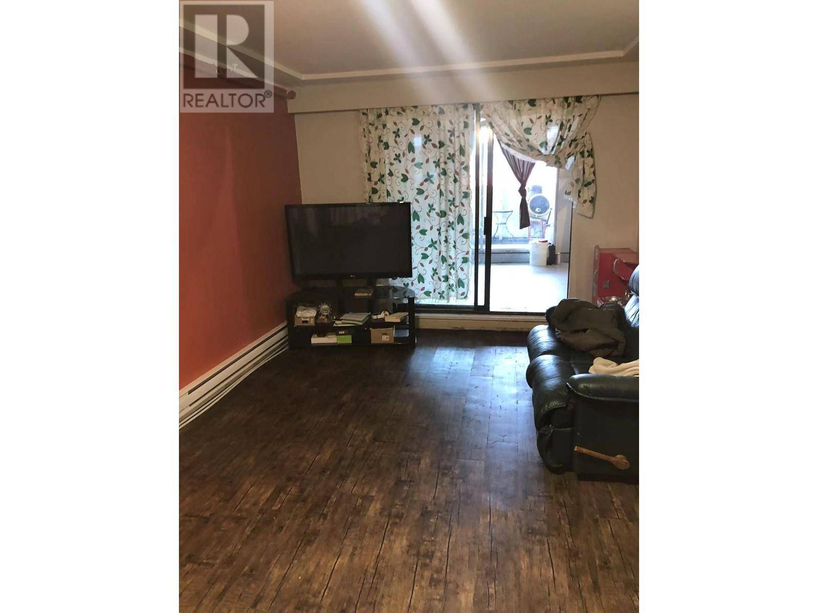 Vancouver, BC V5P3W9,5868 VICTORIA DRIVE