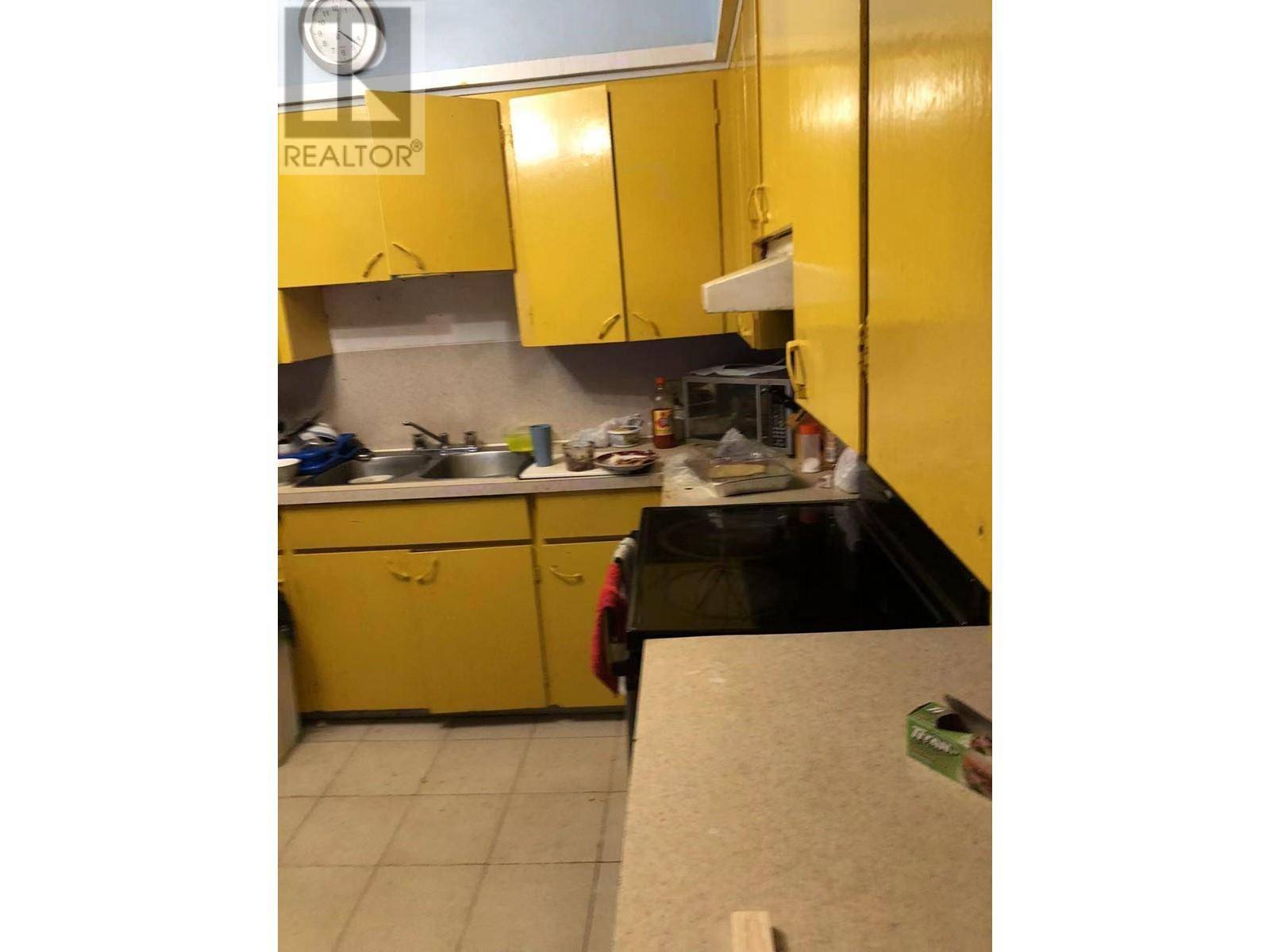 Vancouver, BC V5P3W9,5868 VICTORIA DRIVE