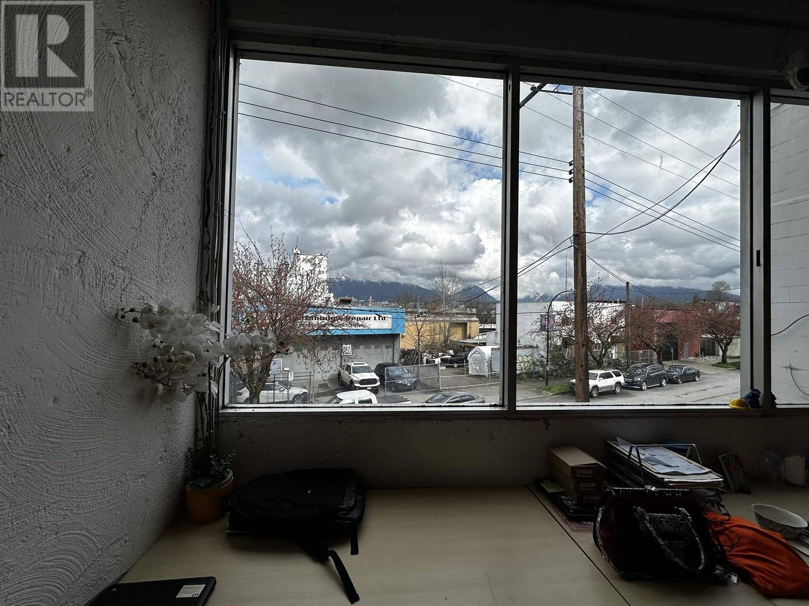 Vancouver, BC V5L1K3,1834 TRIUMPH STREET