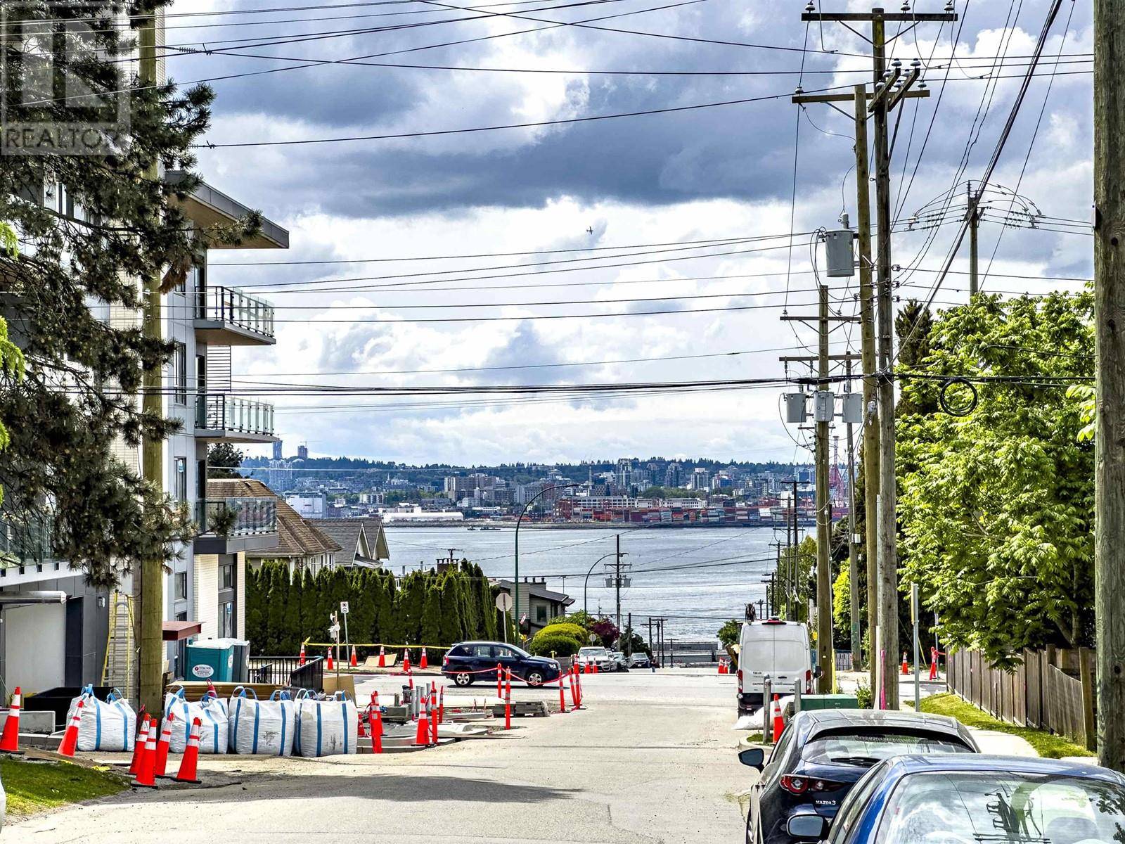 North Vancouver, BC V7L1J2,376 E 4TH STREET