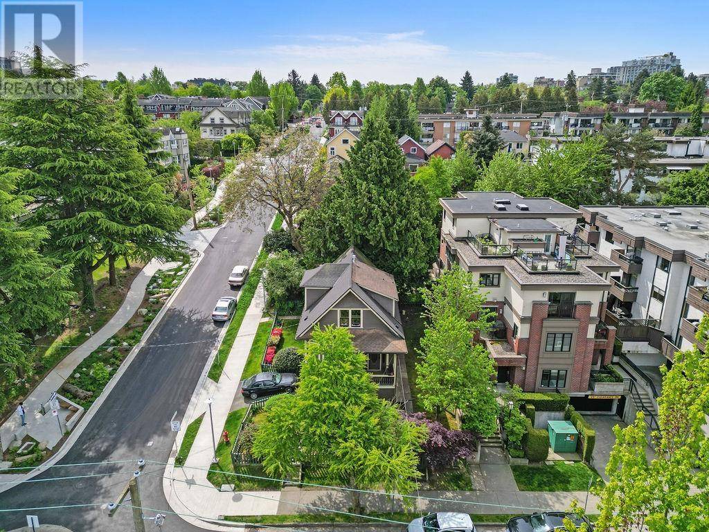 Vancouver, BC V5T1H9,498 E 5TH AVENUE