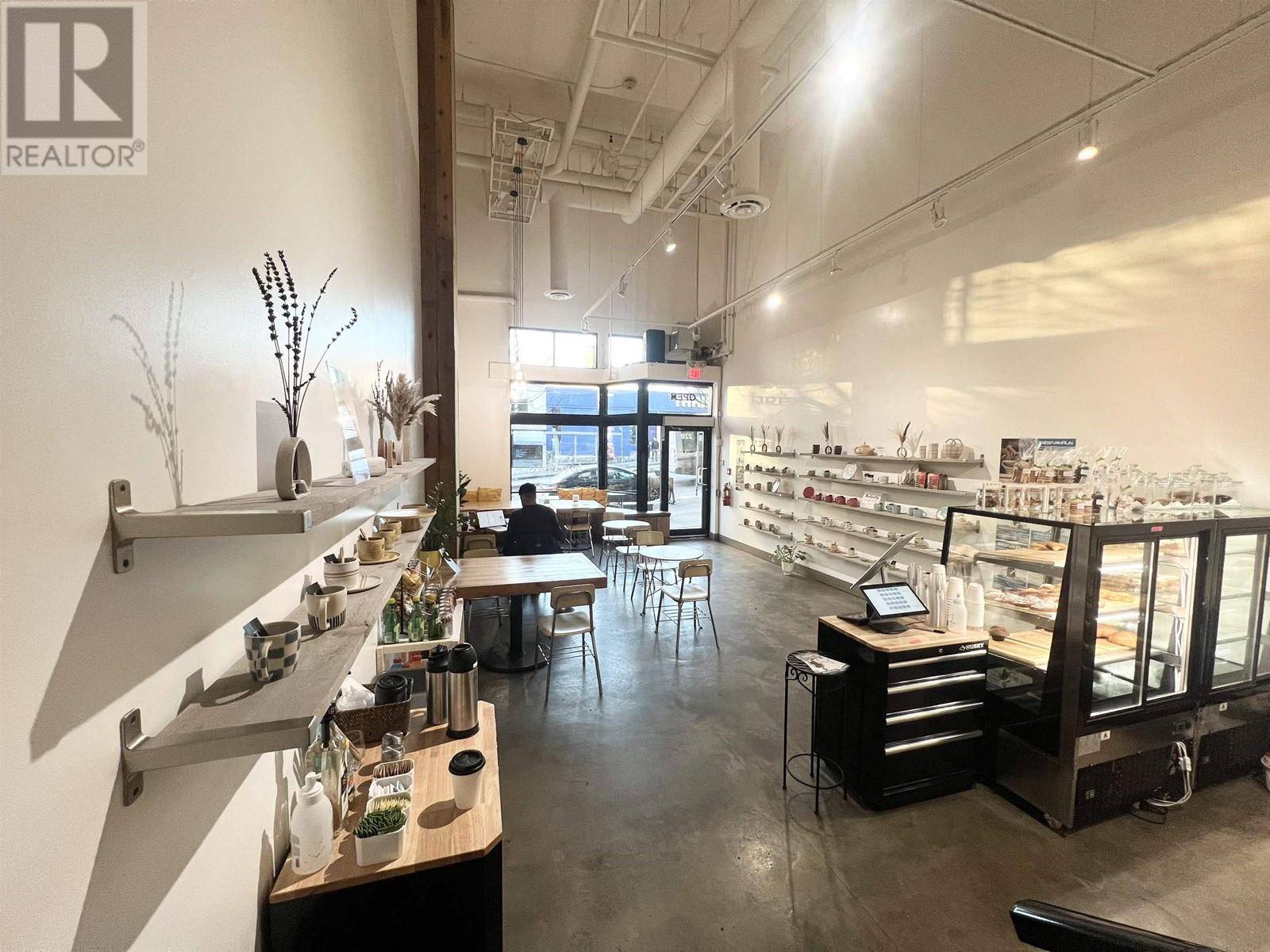 North Vancouver, BC V7M2G1,228 LONSDALE AVENUE