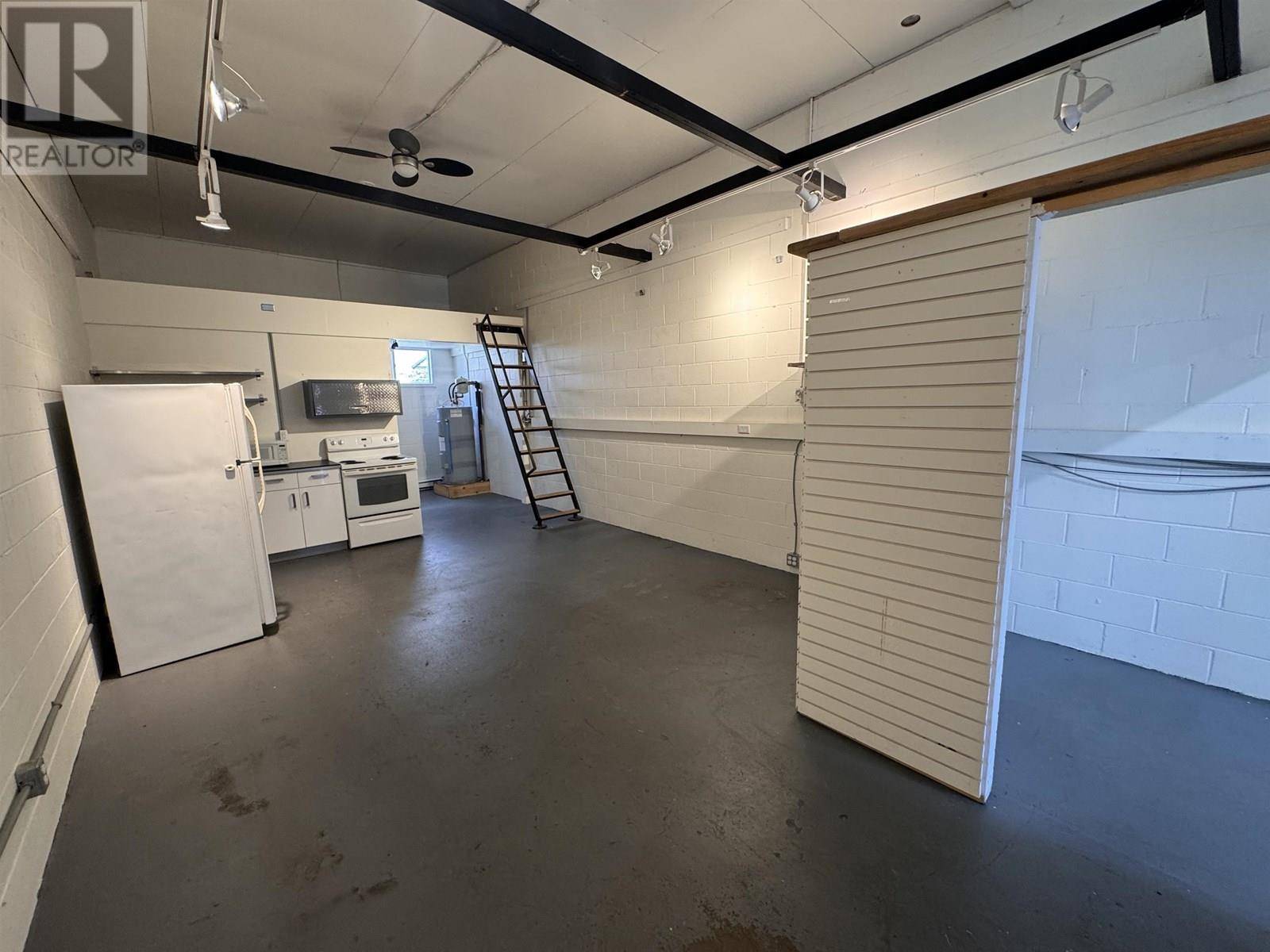 Gibsons, BC V0N1V8,626 SHAW RD #2