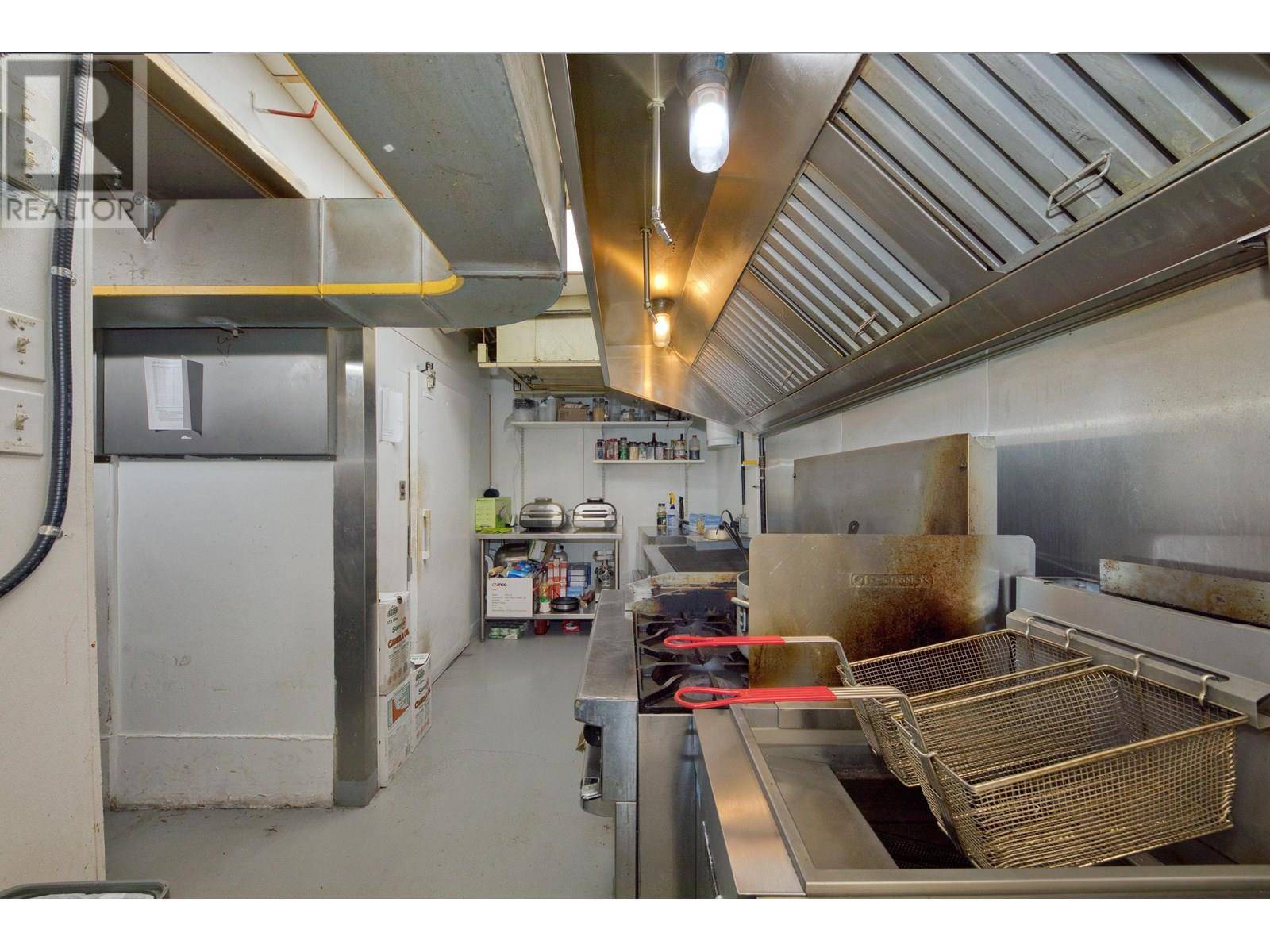 West Vancouver, BC V7V3S6,281 17TH STREET