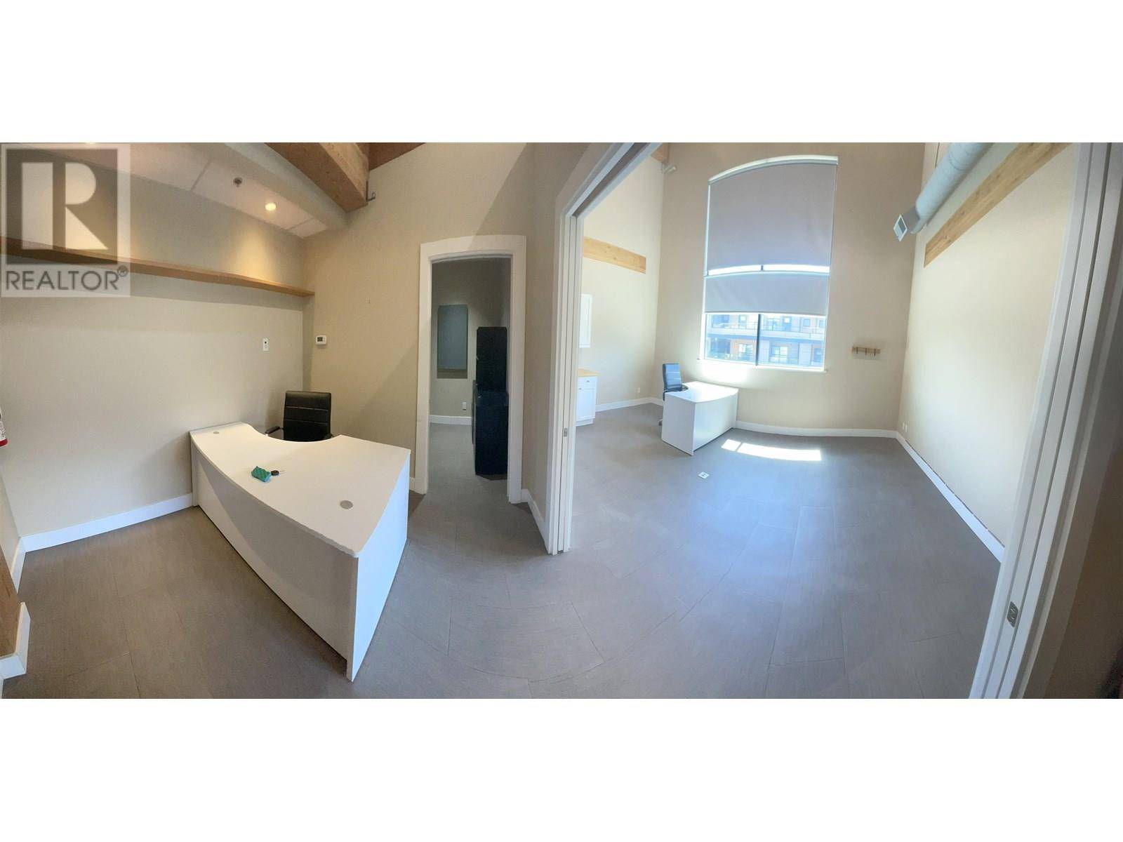 Gibsons, BC V0N1V8,1001 GIBSONS WAY #201