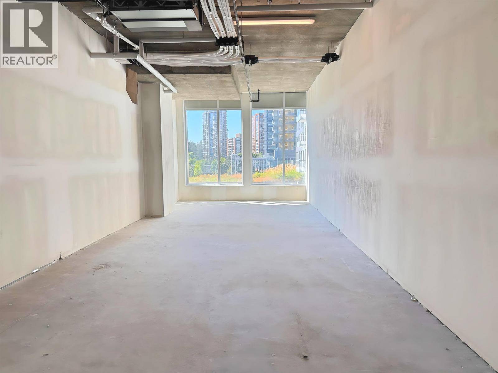 Burnaby, BC V5H0J2,6378 SILVER AVE #427